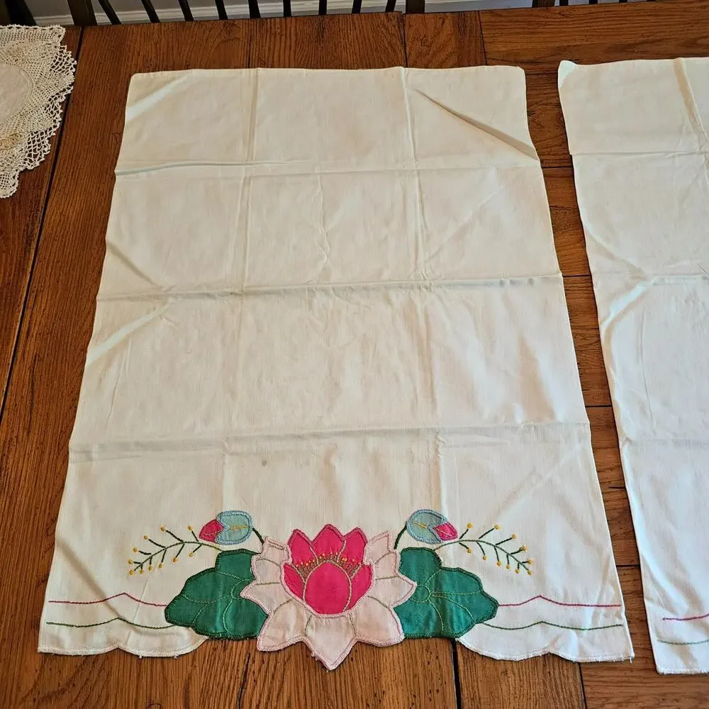 VTG Hand Applique Embroidered Floral Waterlillies Pillowcases Cottagecore